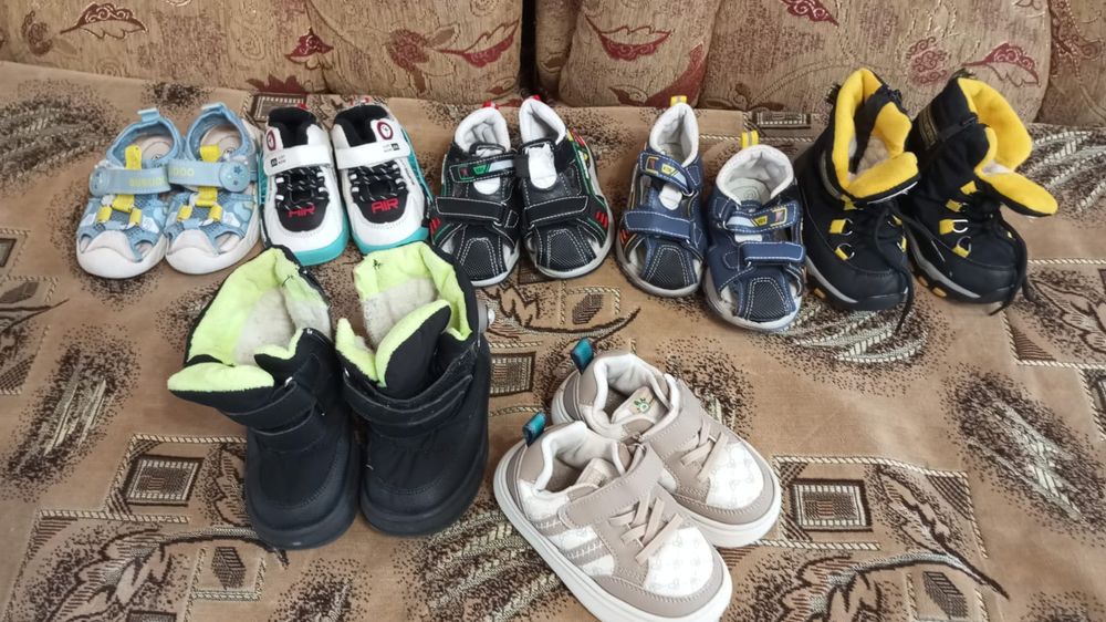 Продам сандали, кроссовки, сапожки зимние