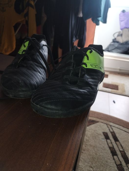 Crampoane predator si kipsta in stare buna