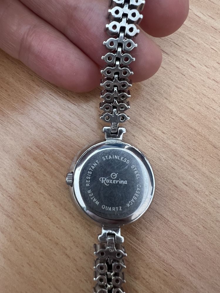 Часы серебрянные 925 проба с циркониями