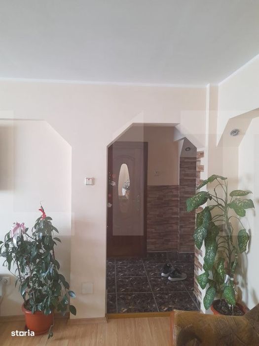 Apartament cu  3 camere, etaj 3, semidecomandat, 63 mp, zona Garii