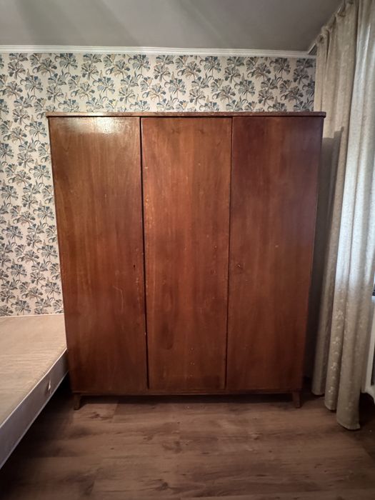 Шкаф плательный из дерева