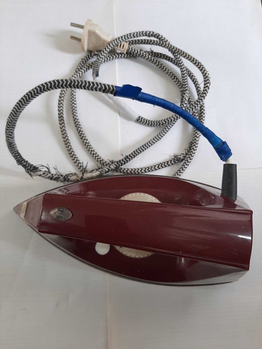 Утюг Россиский работает