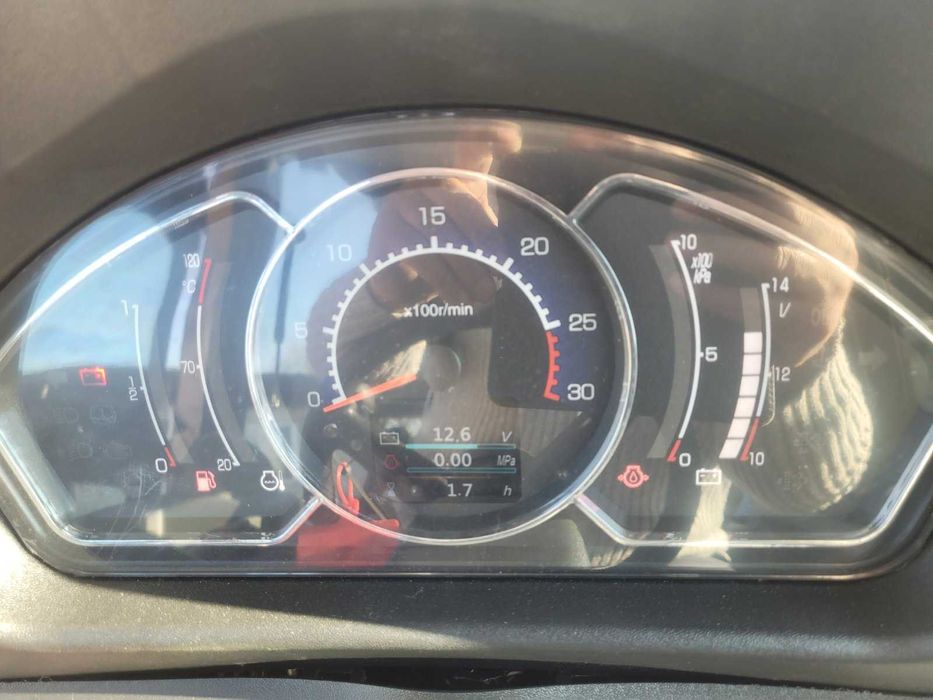 ТРАКТОР 4Х4,нов,100 кс,климатик,наличен може и челен товарач