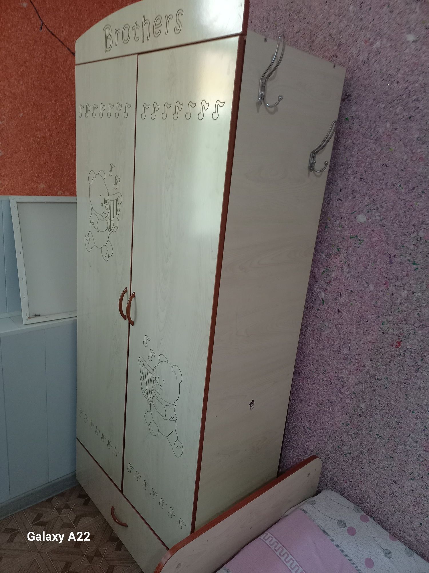 Кровать шкаф и тумбочка