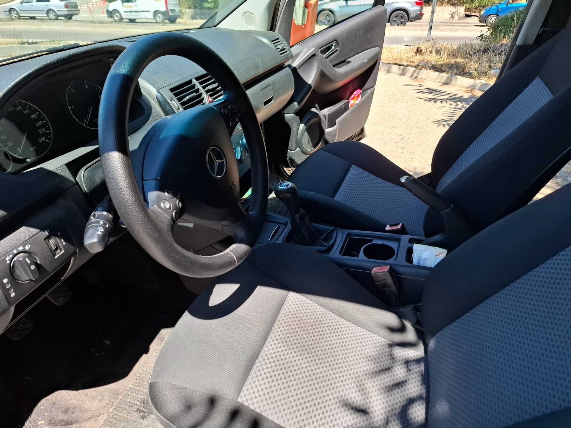 Продавам Mercedes-Benz A 180
