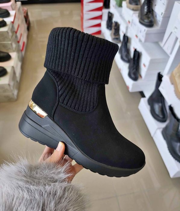 Удобни дамски боти с елегантна визия