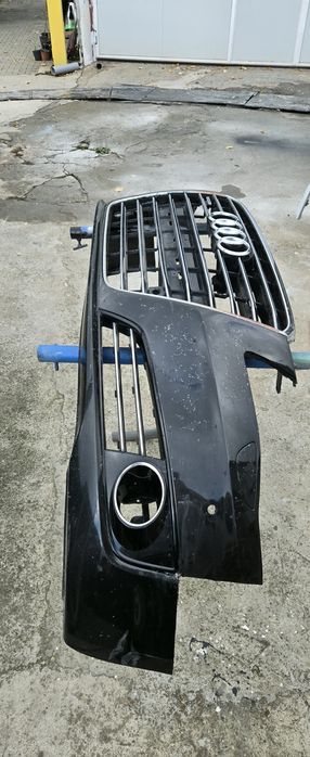 Bară fata audi A8 4h originala și completa cu defecte