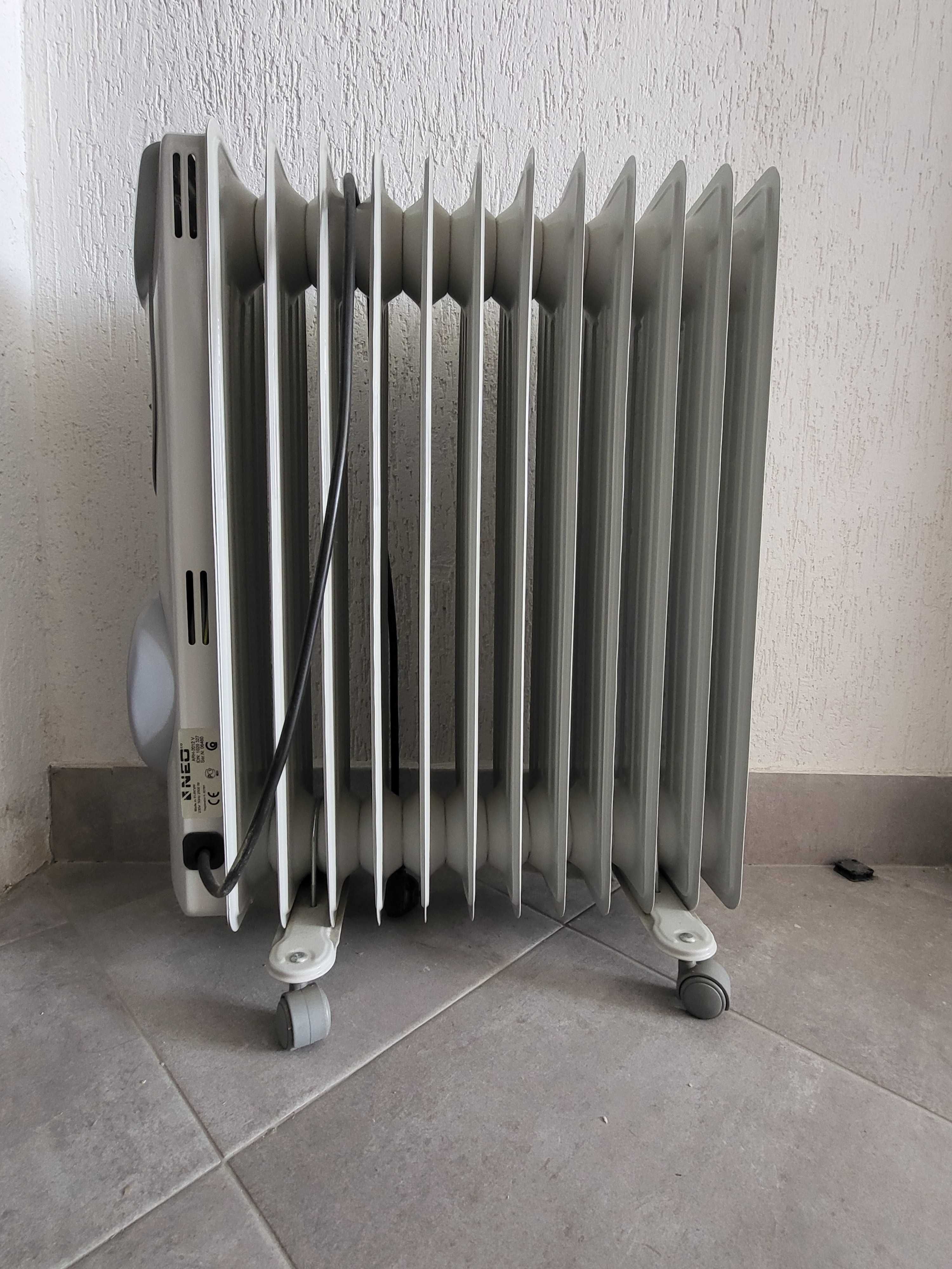 Маслен радиатор NEO 2500w