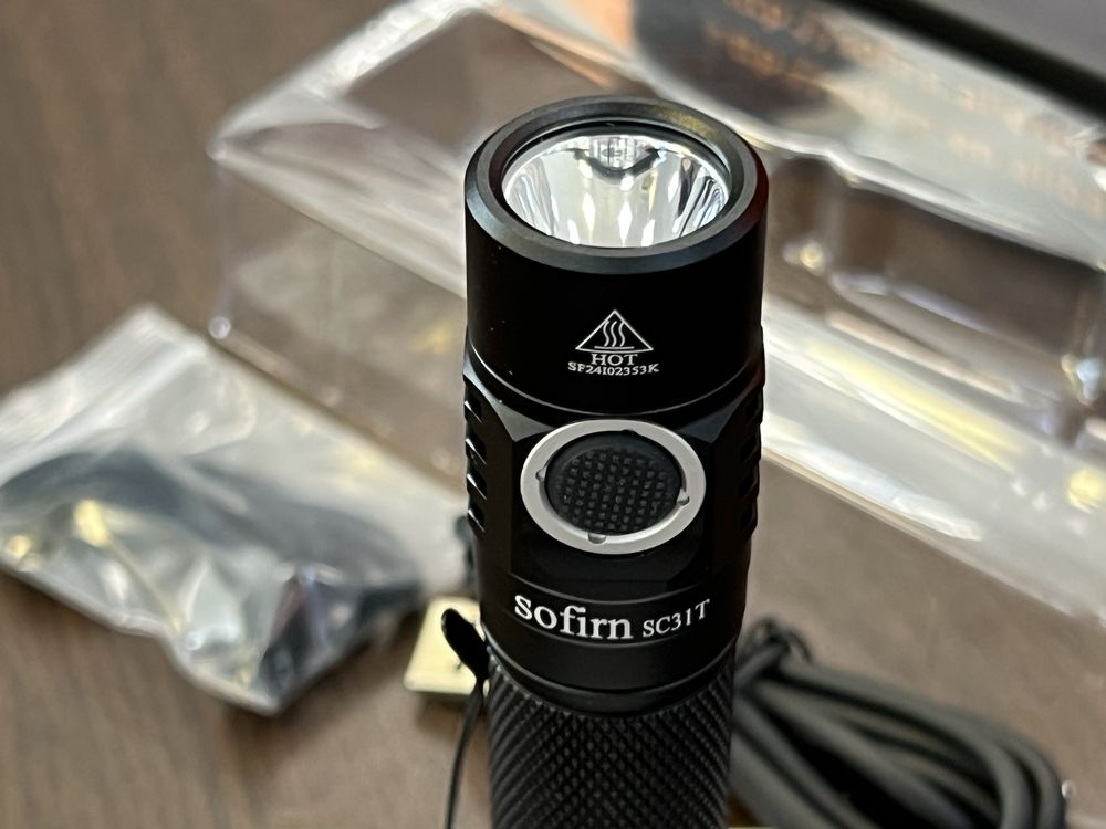 Sofirn SC31T мощен тактически фенер