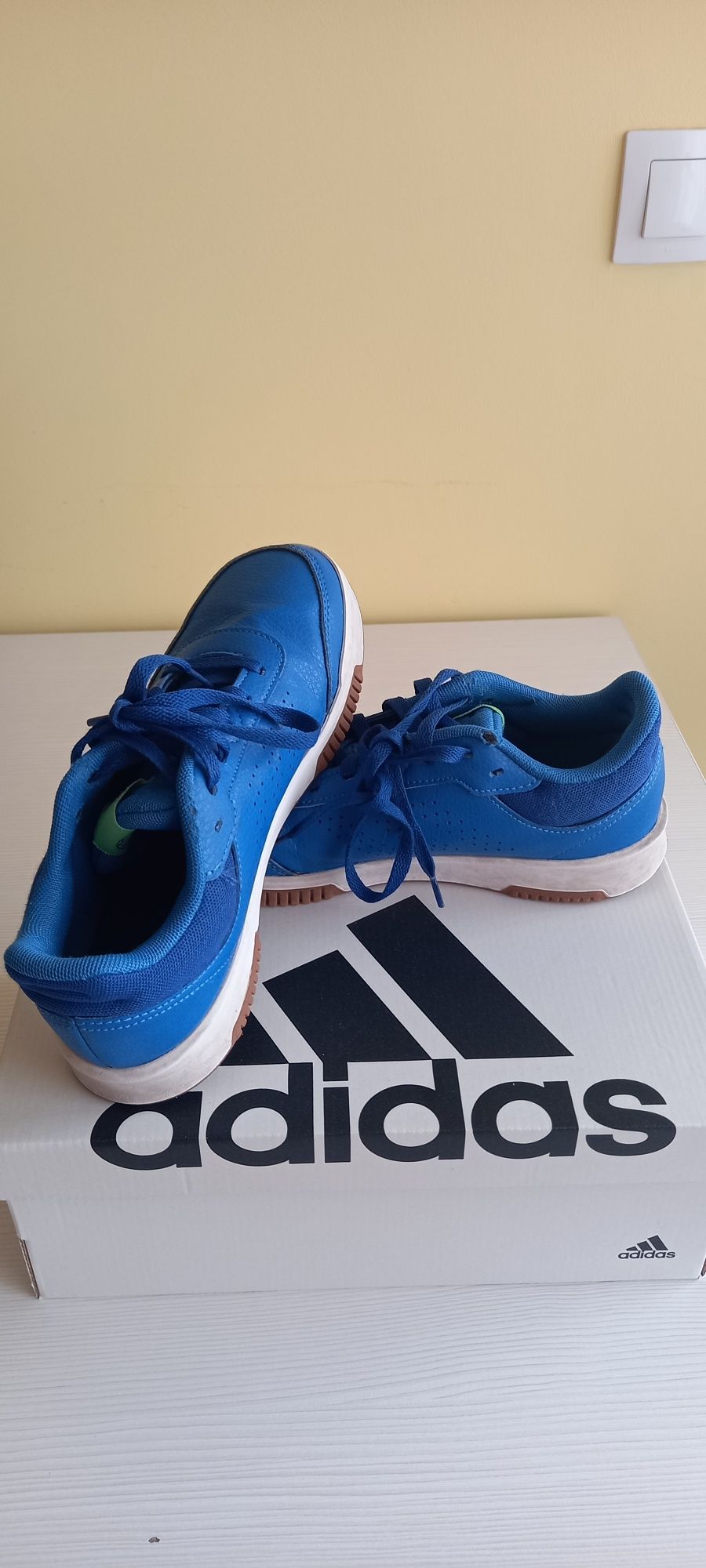 Маратонки Adidas 35 лв