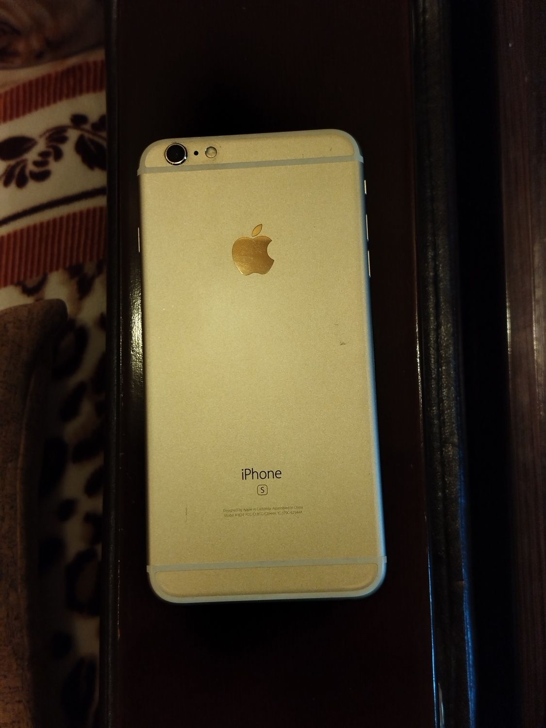 Срочно!!! iPhone 4/64 sostoyanie horoshee