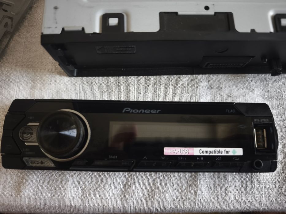 Авторесийвър Pioneer MVH-S110UB