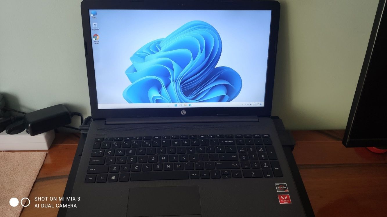 Laptop HP 255 G7 Ryzen 5 2500U, 8Gg  RAM,  SSD 256 Gb