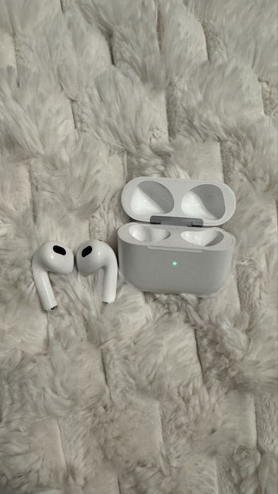 Продавам ОРИГИНАЛНИ слушалки airpods 3gen.