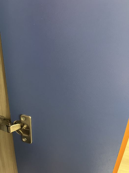 Секция с жълто фолио, но отдолу е синия