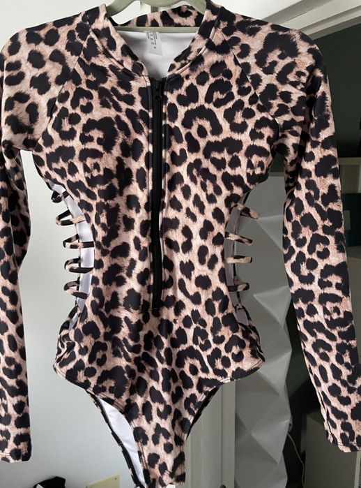 Costum baie print,cu maneca lungă, nou mărimea L