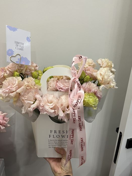 Цветы свежие и красивые букеты