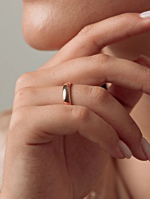 Продам женское обручальное кольцо