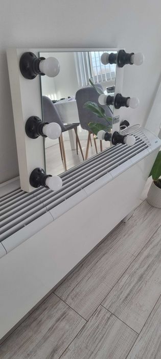 Hollywood oгледало с осветление