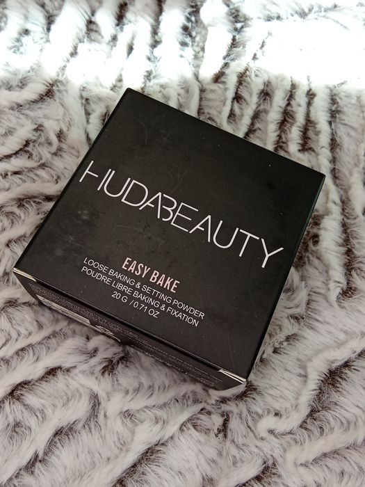 Pudra de fixare Huda Beauty
