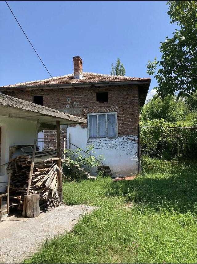 Селска къща с допълнителна пристройка село Плоски обл. Благоевград