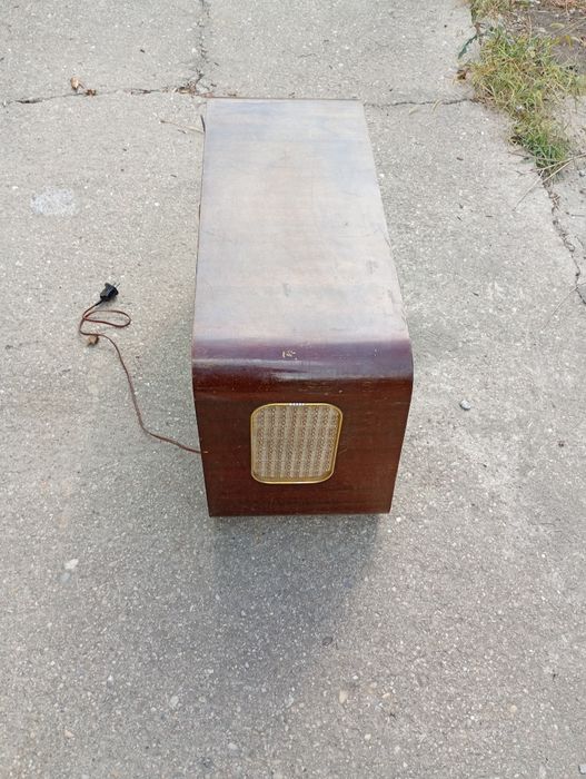Vând radio pe lămpi