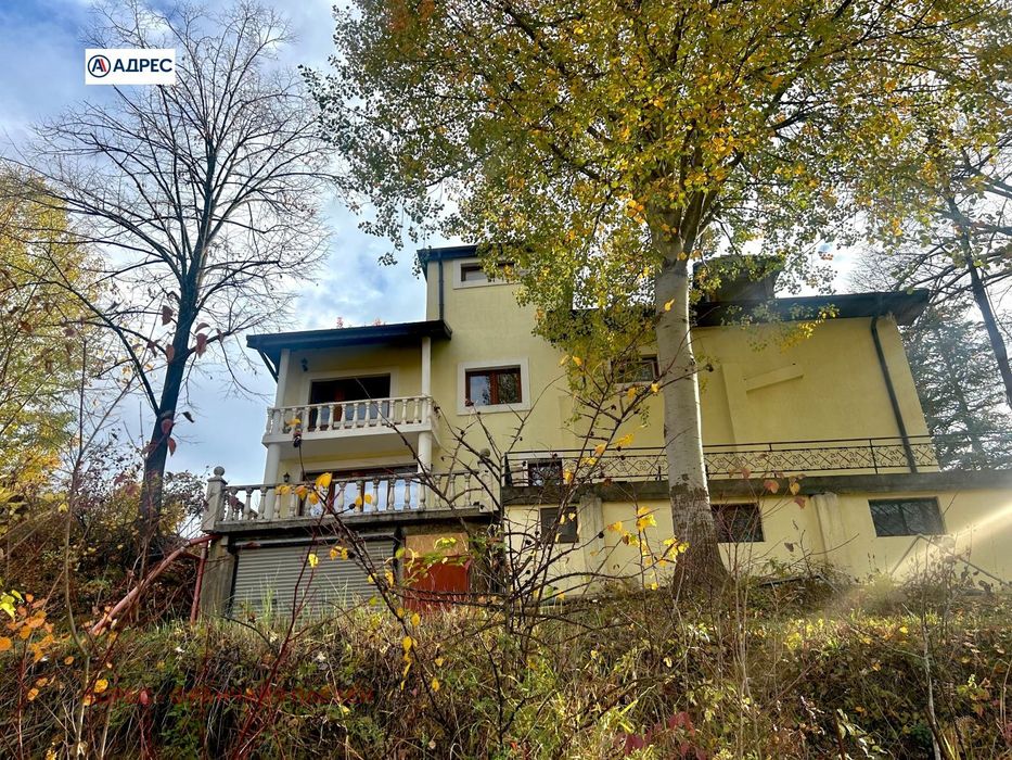 Къща в Враца-Студентски град площ 200 цена 153388