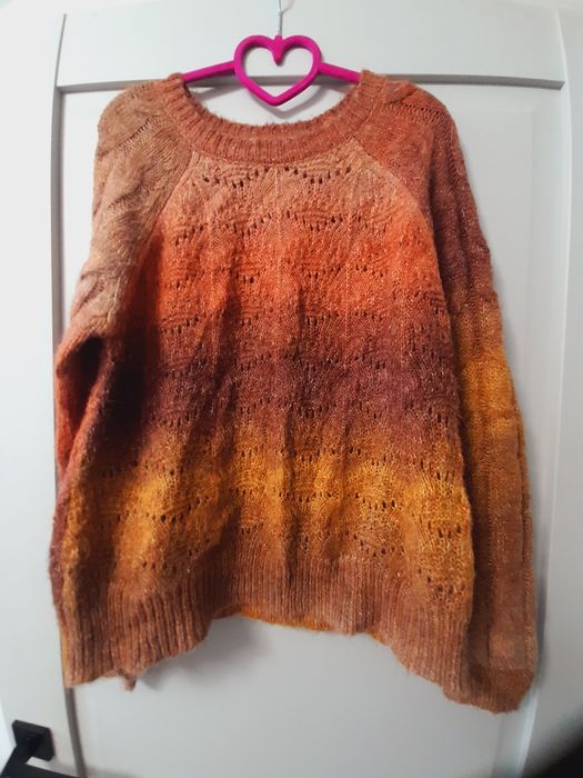 Pulover tricotat manual pentru damă