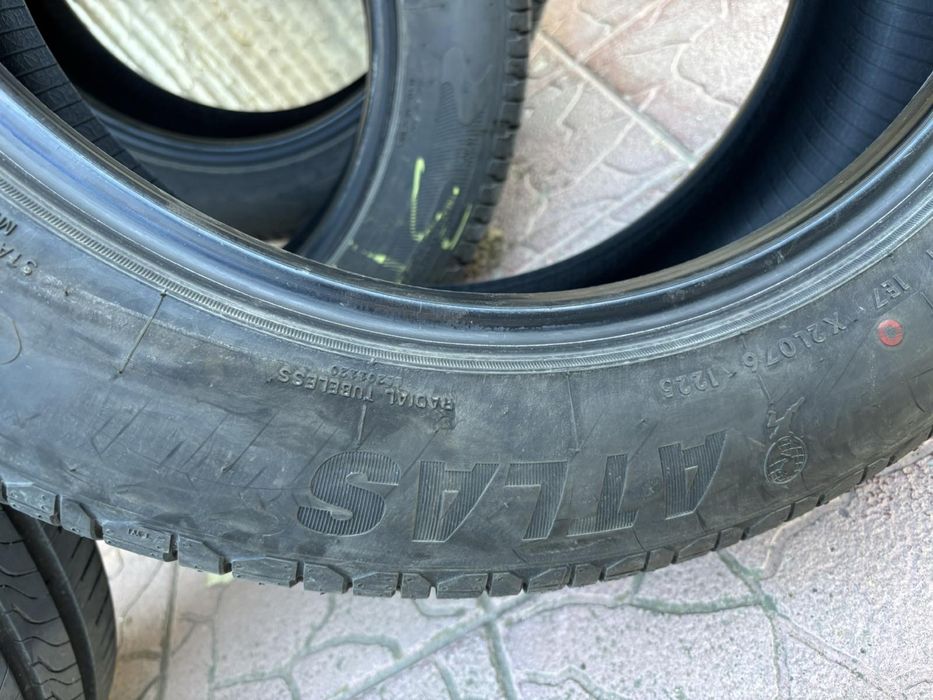Чисто нови гуми, летни (на 100км) 235/55/19