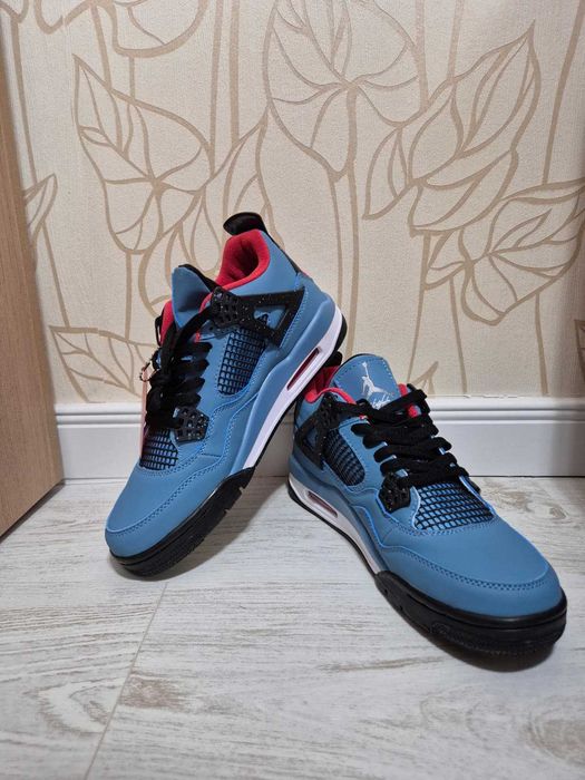 Jordan 4 Travis Scott