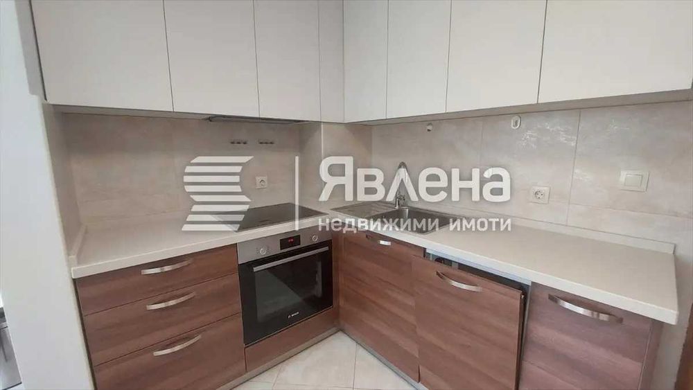 Дава се под наем Тристаен апартамент в София, Център - 92 кв.м за 433.5 € - Снимка #2