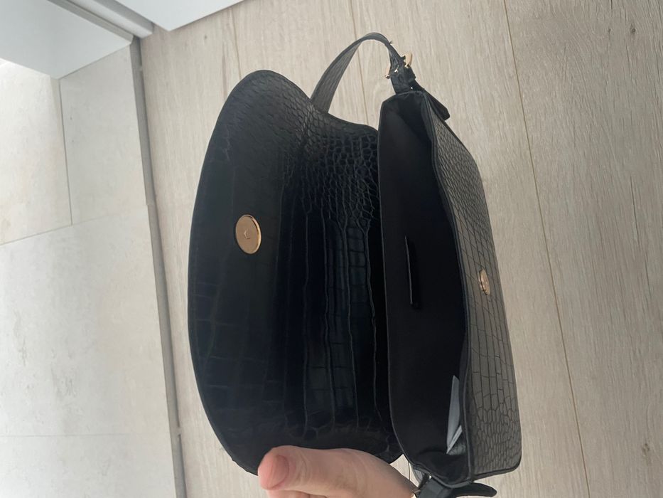 Черна малка чанта mango