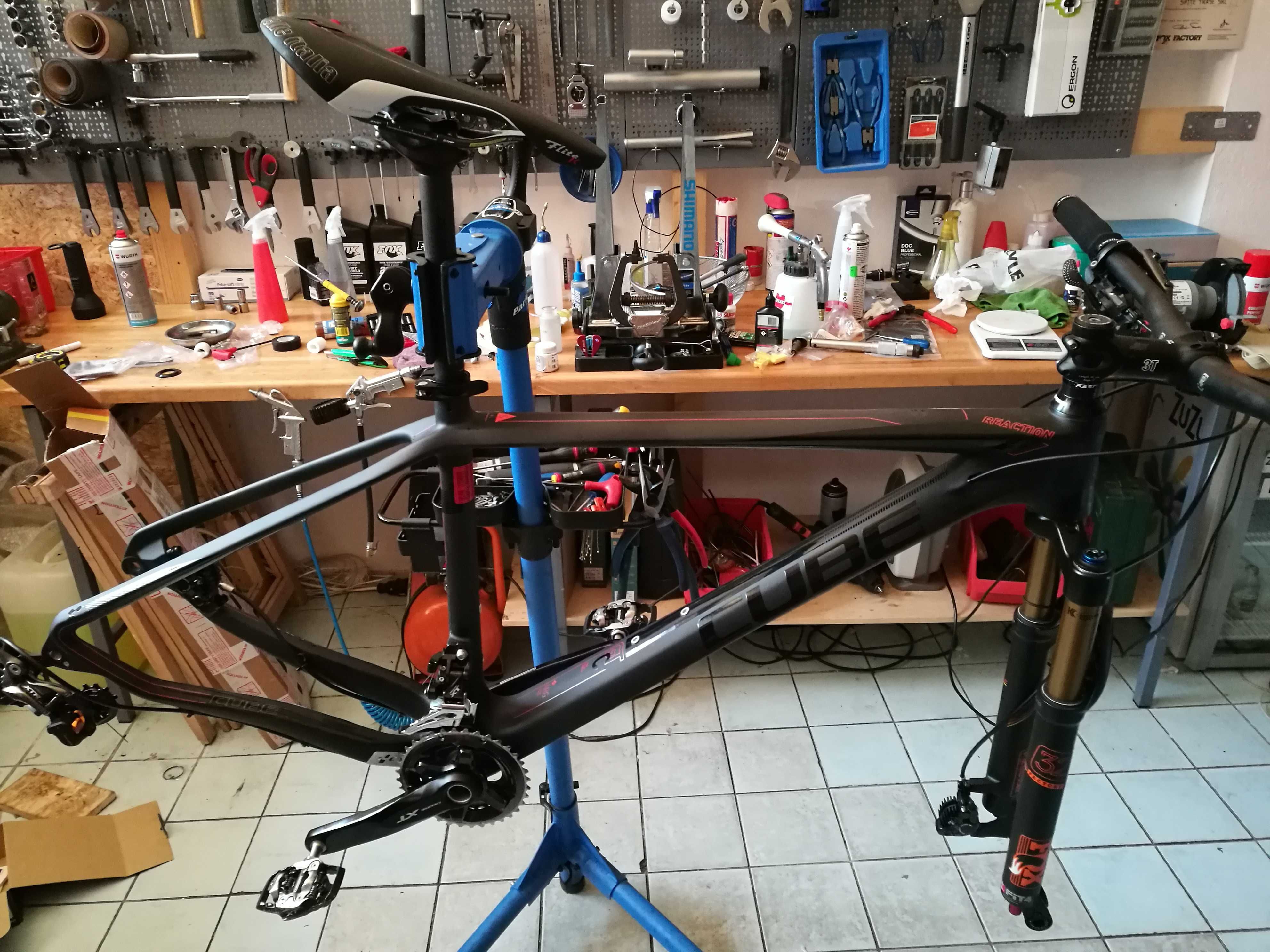 Bicicletă custom full carbon XT/XTR, Fox factory, DT Swiss