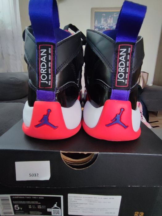 AIR JORDAN маратонки номер 37.5