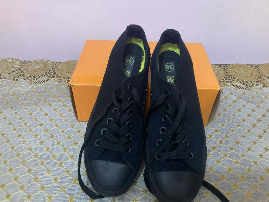 Продавам платненки 38 номер.