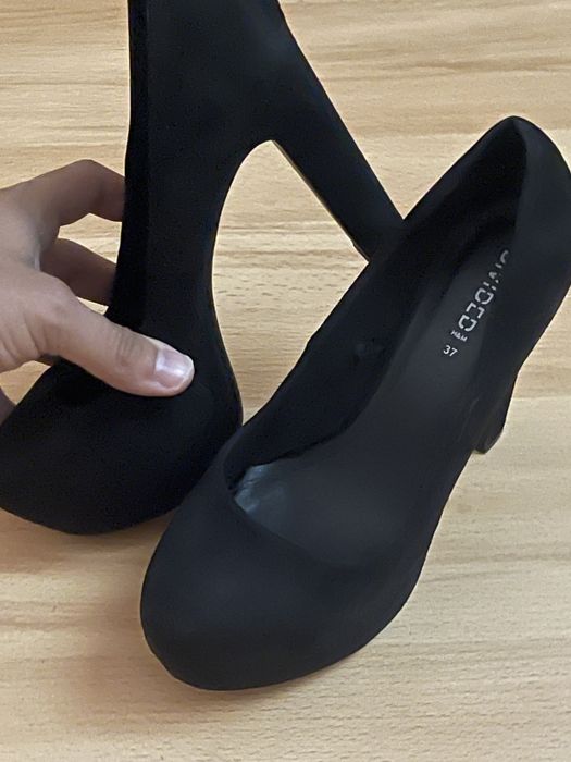 Pantofi cu toc negru eleganți noi nepurtati