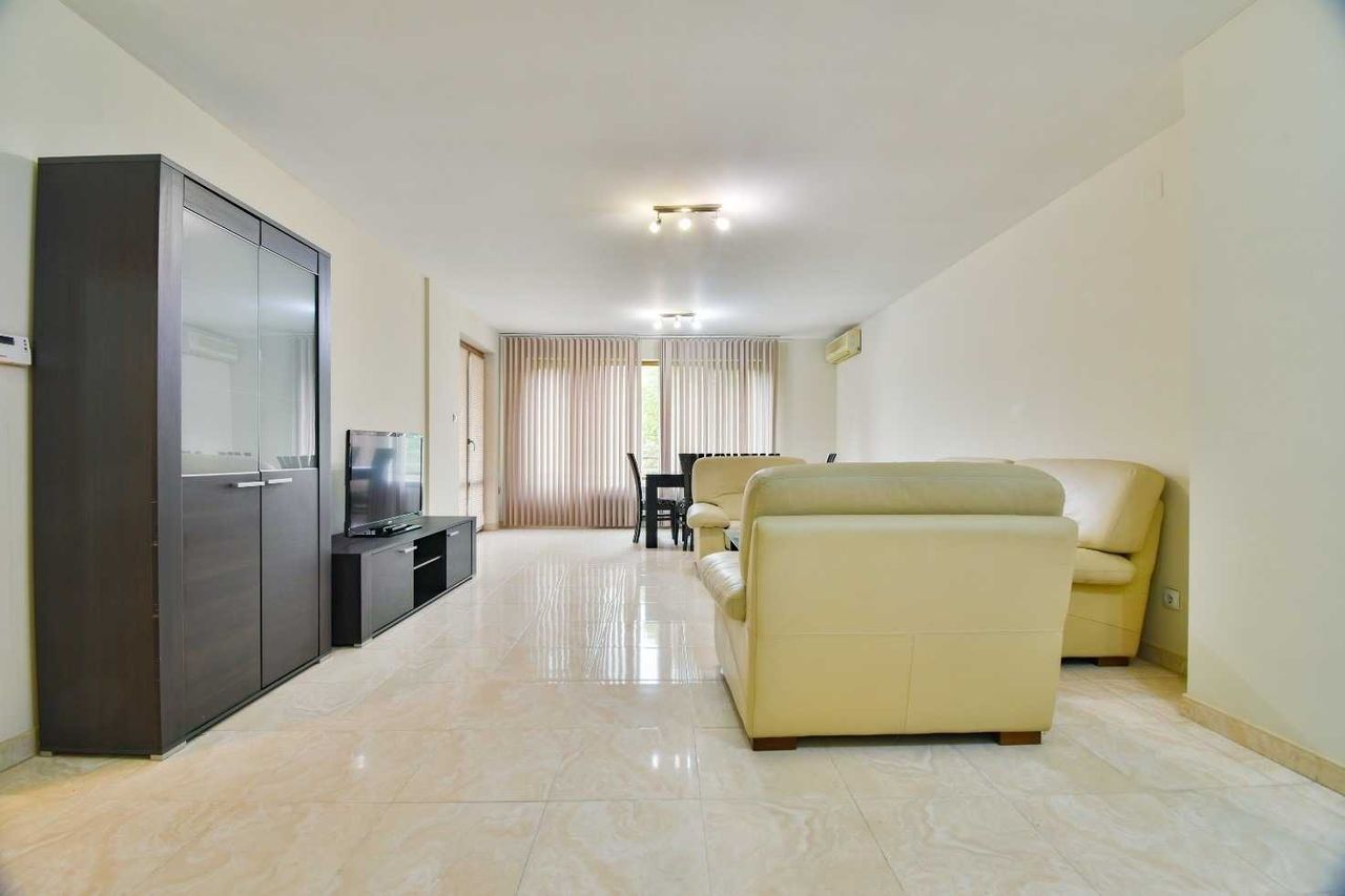 Дава се под наем Тристаен апартамент в София, Витоша - 145 кв.м за 800 € - Снимка #3