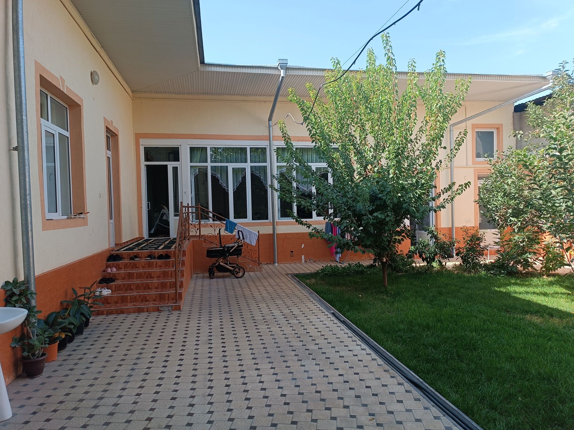Срочно ховли сотилади