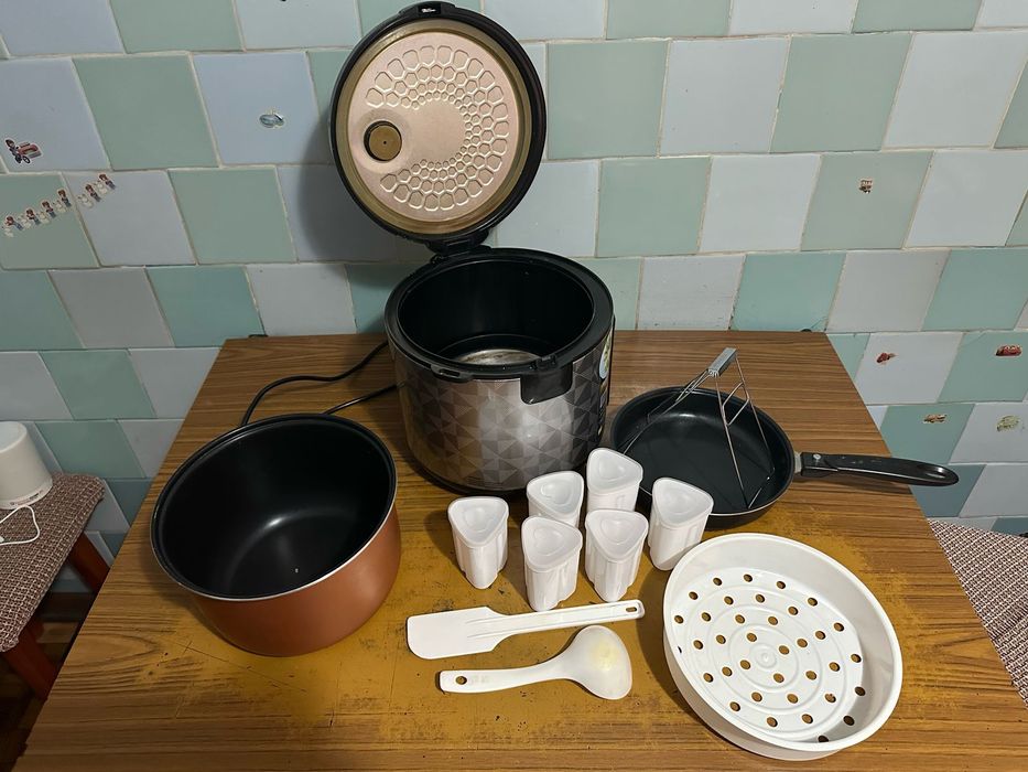 Мультиварка Redmond