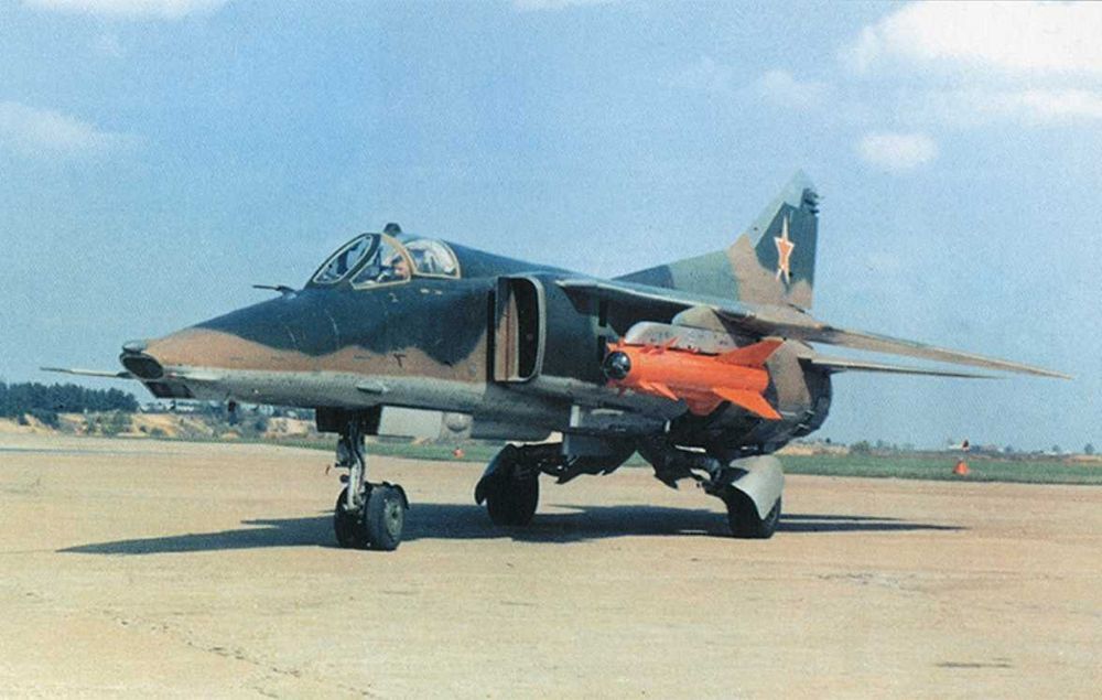 сборная модель самолета МиГ-27 1/72 Academy