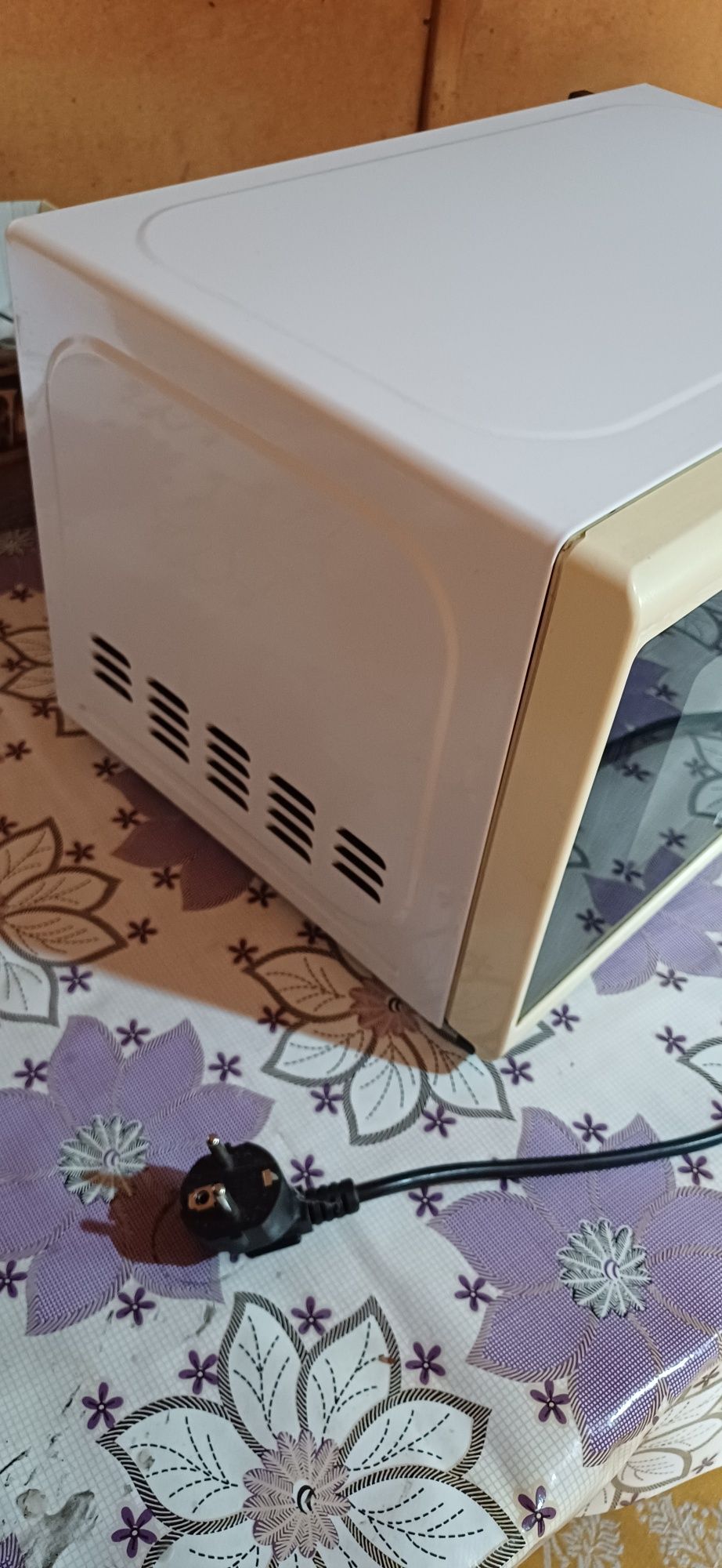 Продам микроволновую печь Elenberg
