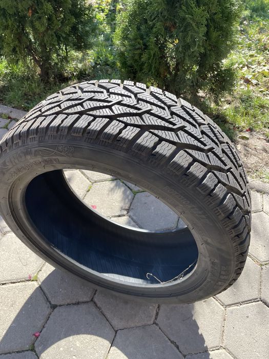 Vand doua anvelope iarna