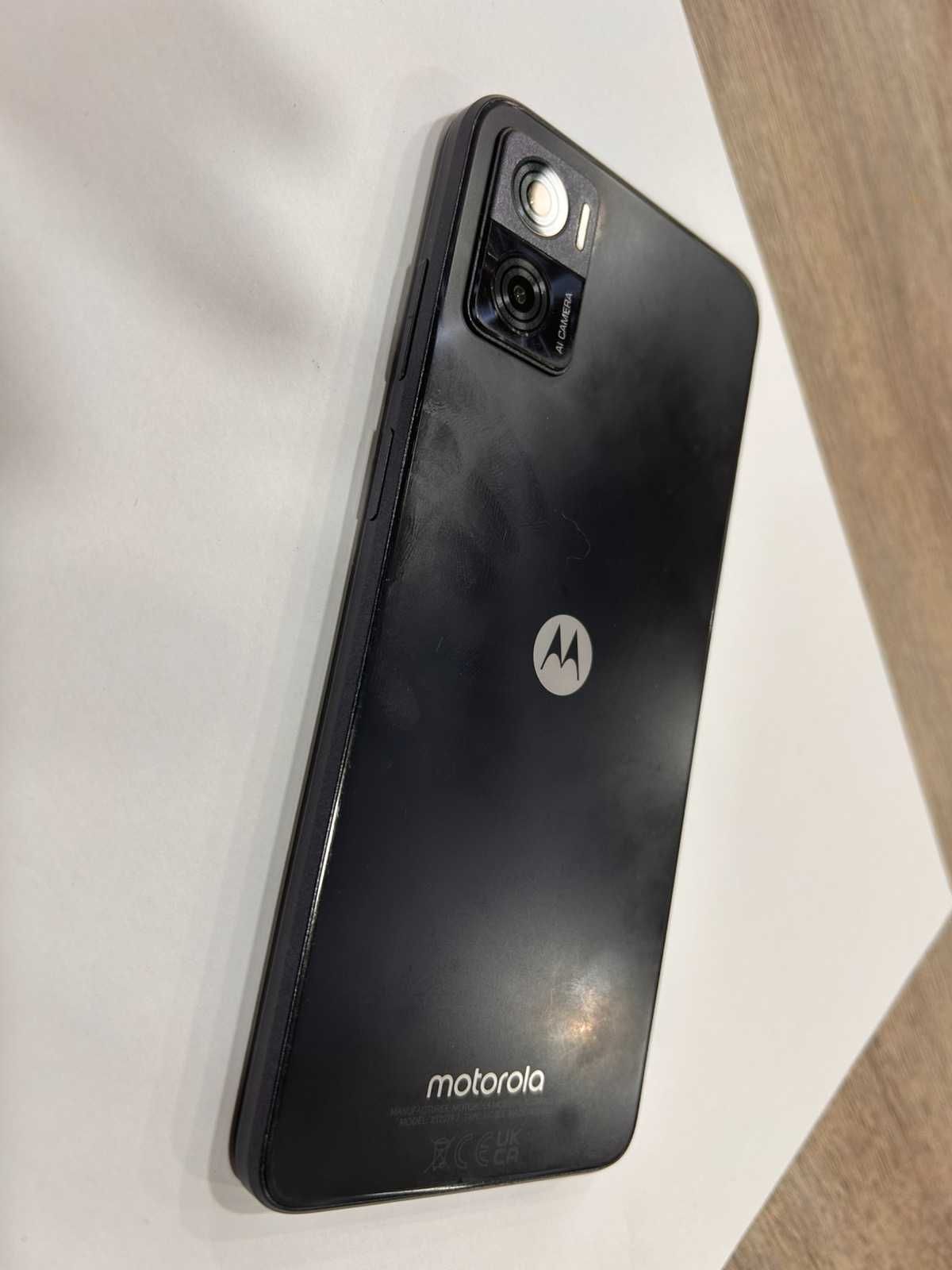 Продавам Motorola E22