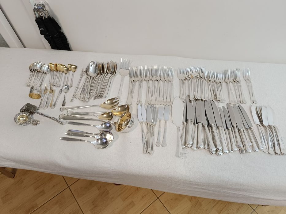 Tacâmuri argintate.