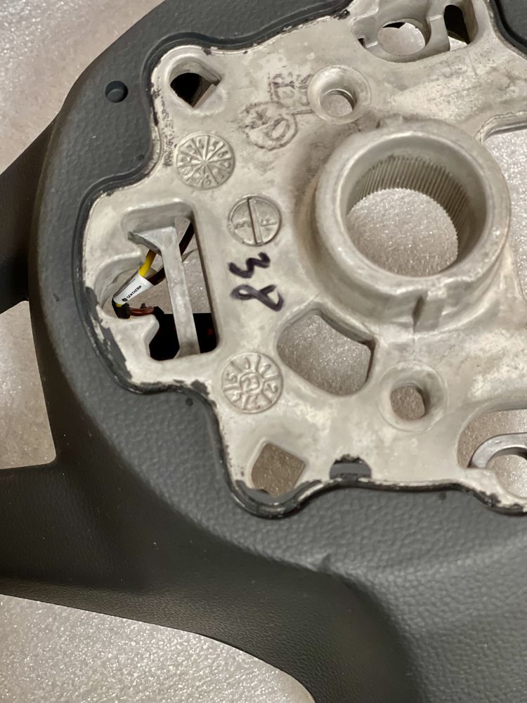 Volan passat golf tesit cu piele perforata
