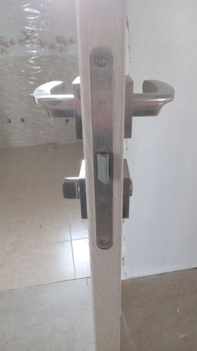 Установка межкомнатных дверей в Алматы