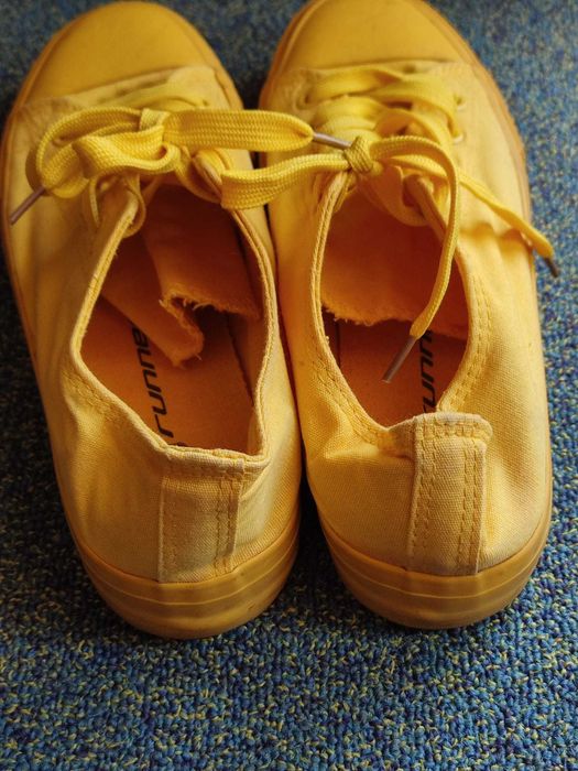 Дамски кецове Runners, възможен коментар на цената