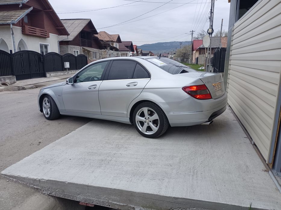 Mercedes-Benz C220