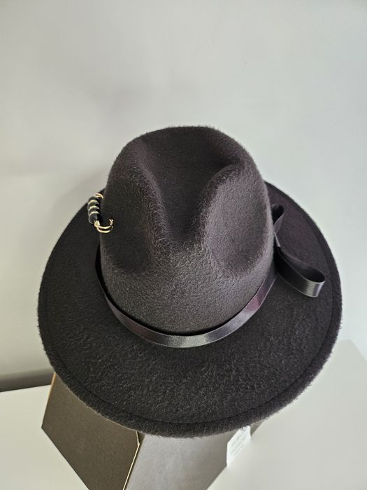 Федора / Шапки в син, черен и  светло кафяв цвят