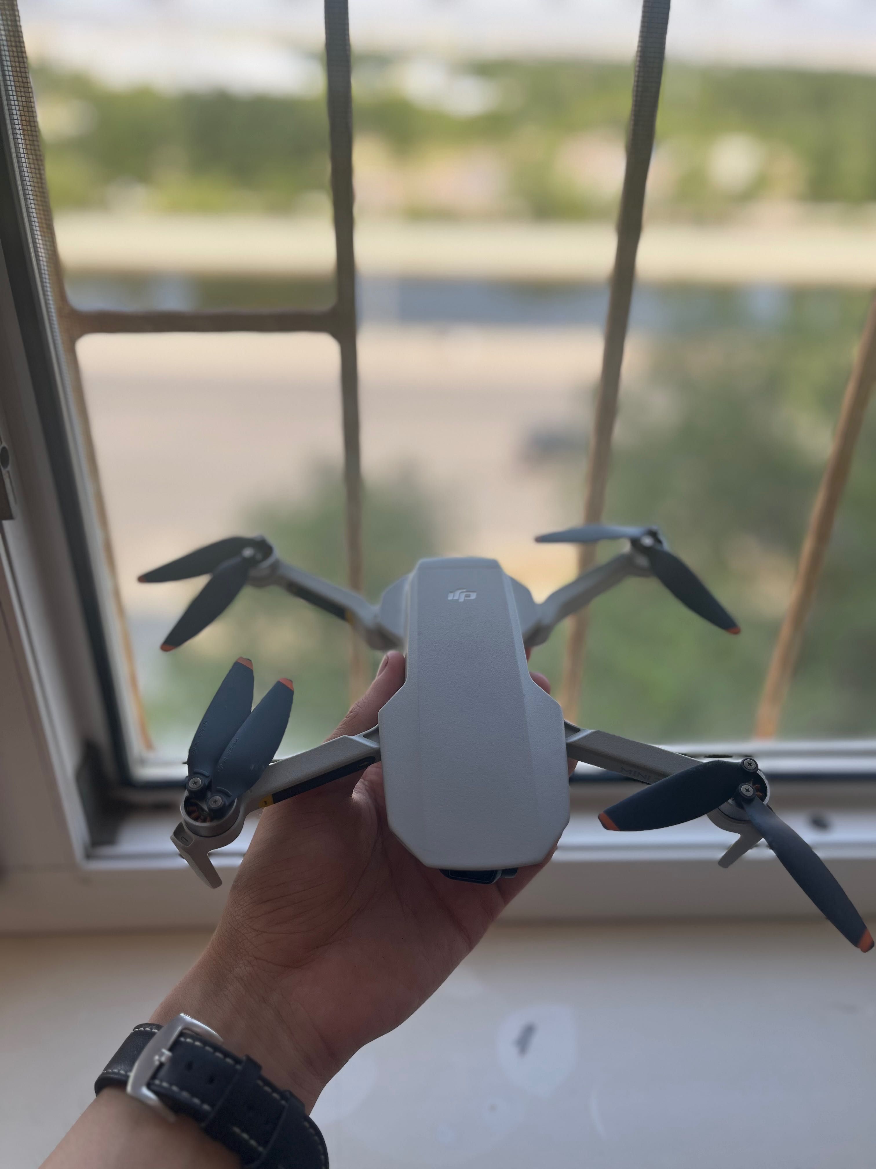 Квадрокоптер/Дрон DJI mini 2 fly combo